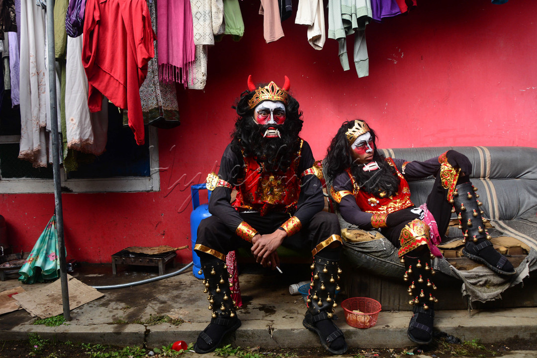 Tak hanya memiliki potensi pariwisata alam yang elok, Dieng cukup memiliki kesenian budaya yang menarik. Setiap tahunnya digelar acara pawai kesenian untuk mengenalkan budaya khas setempat pada masyarakat umum.