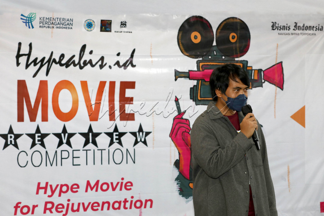 Ketua Panitia Movie Review Competition Dika Irawan memberikan kata sambutan pada pada penjurian lomba yang bertajuk Hype Movie for Rejuvenation di Jakarta, Kamis (31/3/2022). Acara yang digelar Hypeabis.id, bagian dari Bisnis Indonesia Group ini memperebutkan hadiah dengan total sebesar Rp34 juta. Dengan perincian untuk kategori film Indonesia juara 1 (Rp8 juta), juara 2 (Rp5 juta), juara 3 (Rp3 juta), dan 5 like terbanyak masing-masing Rp1 juta. Sementara kategori film asing juara 1 (Rp8 juta), juara 2 (Rp5 juta), juara 3 (Rp3 juta), serta 5 like terbanyak masing-masing Rp1 juta. Pelaksanaan lomba ini didukung oleh Kementerian Perdagangan, Kalap Sinema, Komunitas Film Jakarta, dan Komunitas Film Jatim.