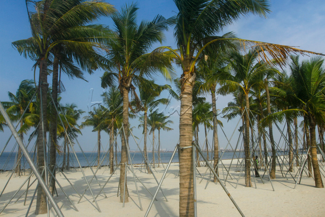 Wisata&nbsp;Pantai Pasir Putih&nbsp;di Pantai Indah Kapuk atau PIK 2 mulai dibuka sejak 2020.