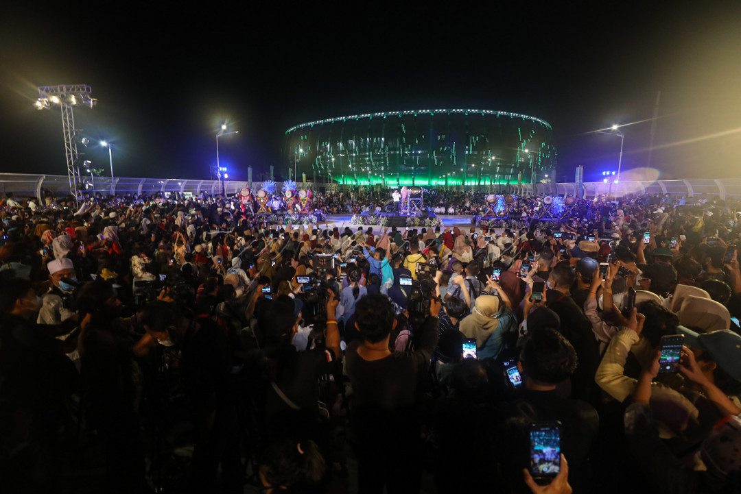 Festival bedug dimeriahkan dengan penampilan sejumlah musisi, serta lomba takbir dan tabuh bedug yang diikuti oleh tim dari 6 wilayah administrasi DKI Jakarta.