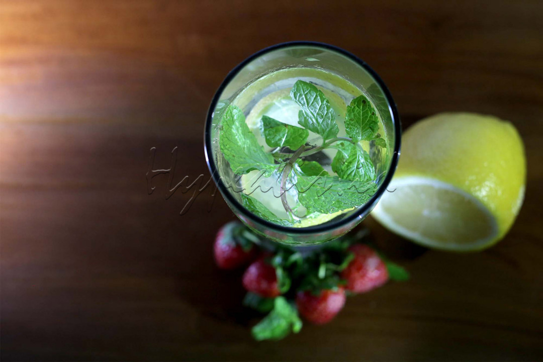 Tak hanya terasa menyegarkan saat diminum, infused water&nbsp;juga memiliki beragam manfaat bagi kesehatan.&nbsp;Infused water&nbsp;belakangan ini sangat populer dan dikenal sebagai minuman yang berkhasiat sebagai&nbsp;detoksifikasi.&nbsp;