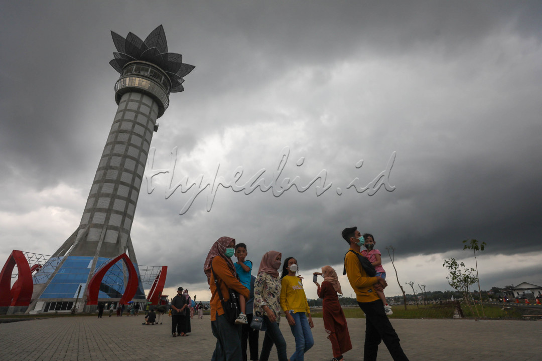 Jawa Tengah memiliki landmark baru yang tak kalah megah dengan Monas di Jakarta, Menara Teratai namanya.&nbsp;
