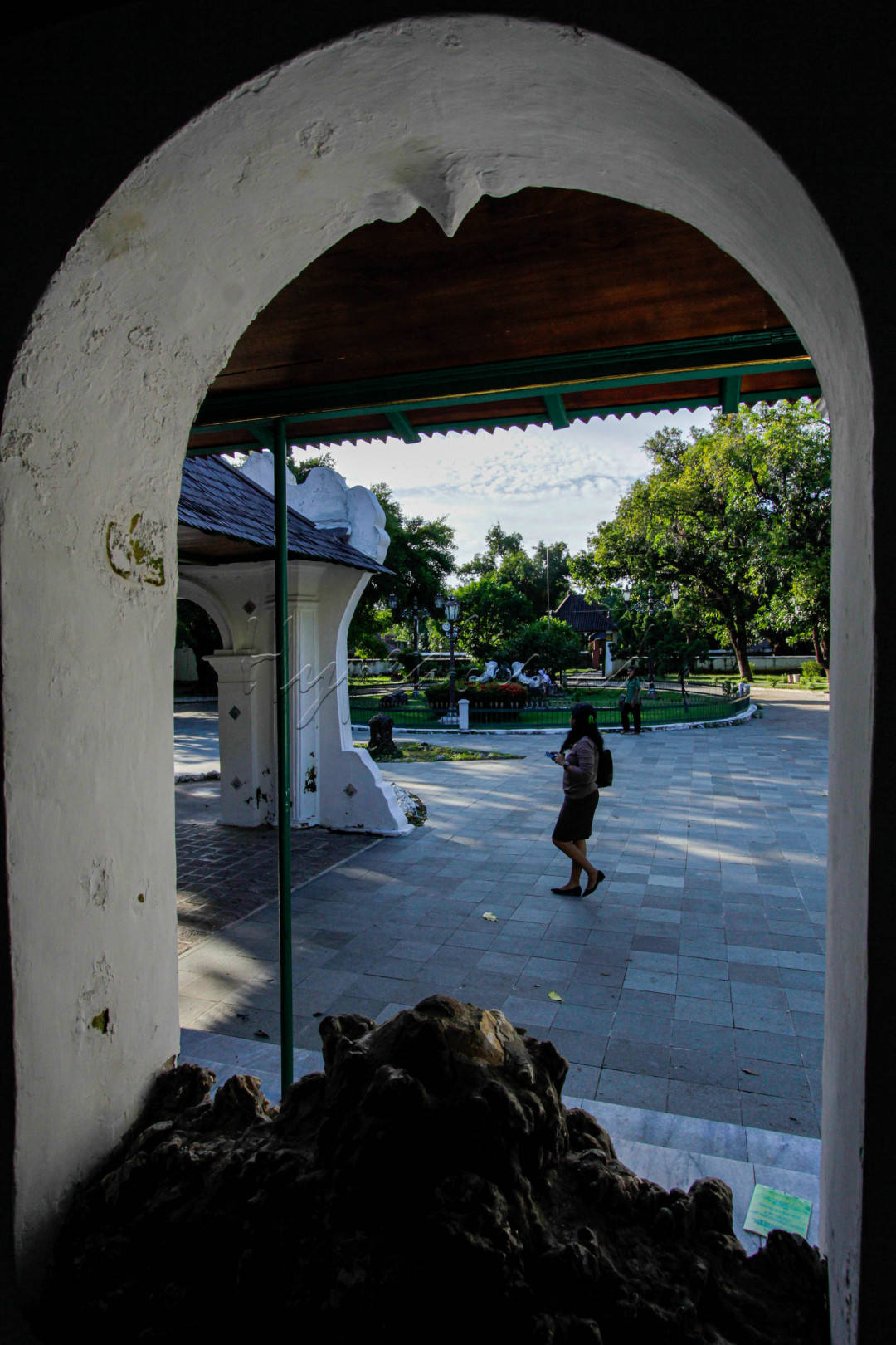 Keraton ini memiliki museum yang cukup lengkap dan berisi benda pusaka dan lukisan koleksi kerajaan.&nbsp;