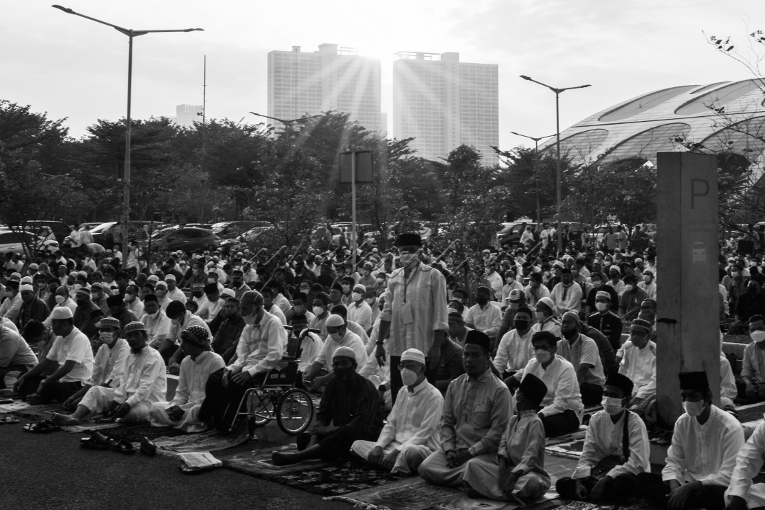 Pada Sabtu, 9 Juli 2022 Jamaah Muhamadiyah melaksanakan salat Iduladha di halaman Jakarta Internasional Equestrian Park (JIEP) yang berlokasi di Pulo Mas, Jakarta.