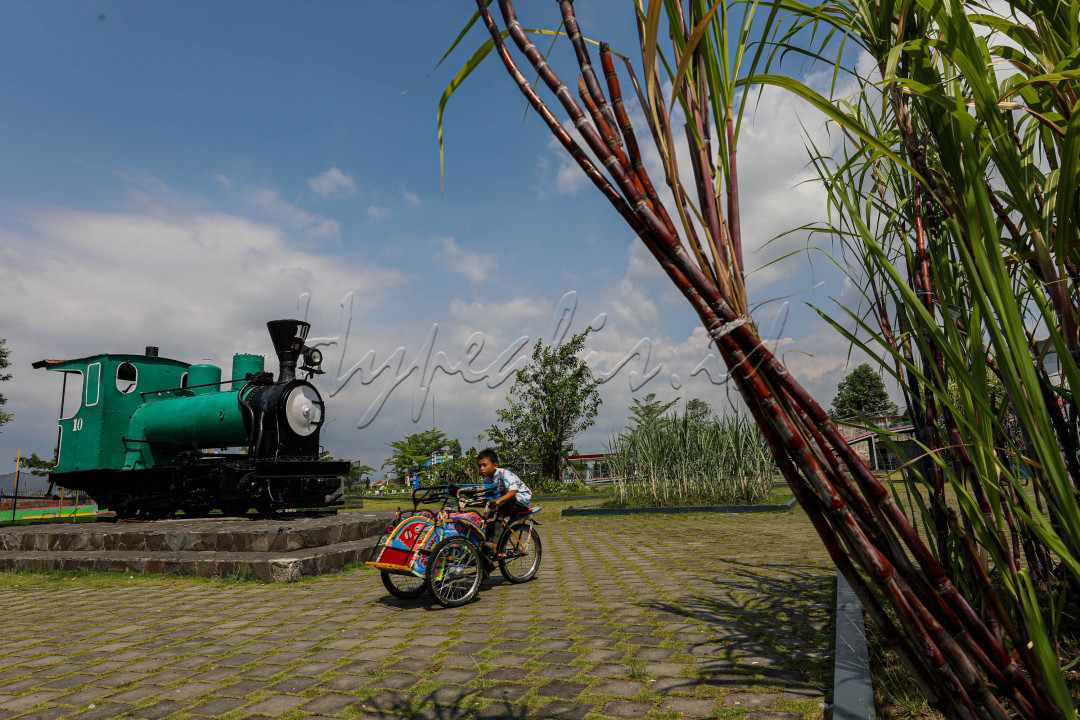 Dulunya, lokasi ini merupakan pabrik gula kuno bernama Pabrik Gula Banjaratma, yang didirikan oleh NV Cultuurmaatschappij, perusahaan yang berpusat di Amsterdam, Belanda, pada tahun 1908.