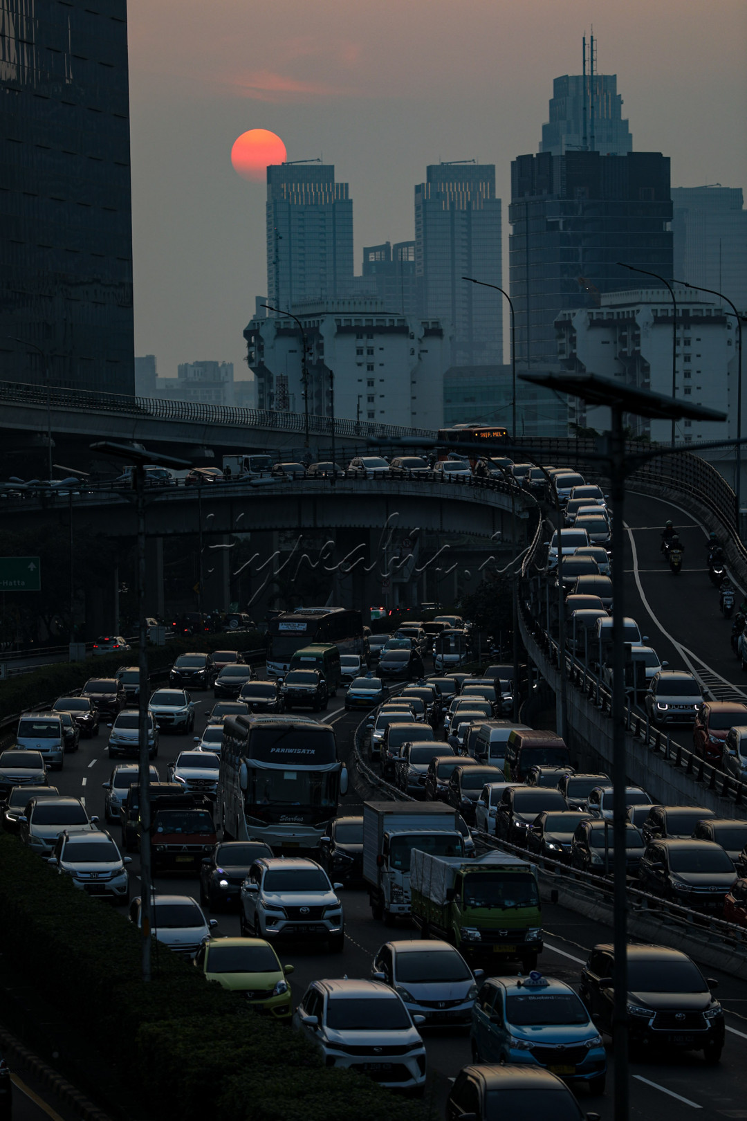 Padatnya kendaraan kaum urban tidak melulu terlihat buruk dan semrawut.<br />
&nbsp;