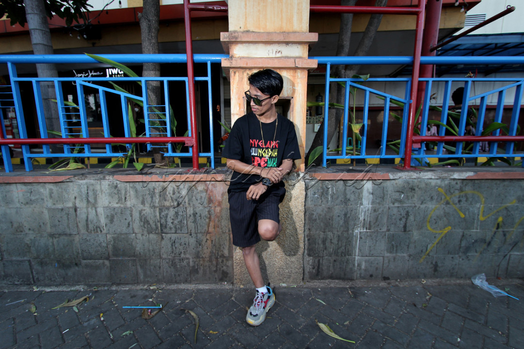 Atop (23) asal Jawa Tengah, buruh pabrik PT Dong Hwa perusahaan Korea di Cikarang bergaya trendi ikut Cikarang Fashion Day (CFD).<br />
&nbsp;