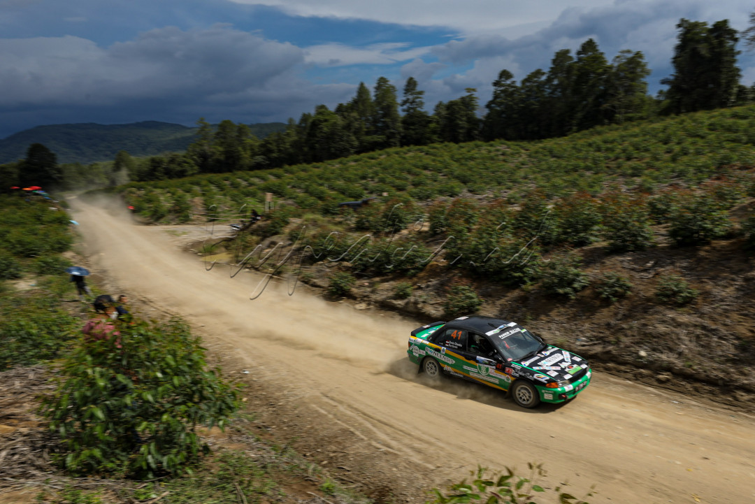 Para pereli yang tentunya berbekal kemampuan khusus, beradu kecepatan dengan menempuh jarak total 333,86 km yang terbagi ke dalam 9 Special Stage selama 6-7 Agustus 2022.
