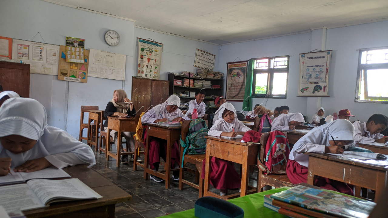 Indonesia adalah warisan dari leluhur kita yang telah memperjuangkan kemerdekaan namun kita sebagai generasi penerus perlu merawat warisan ini.&nbsp;