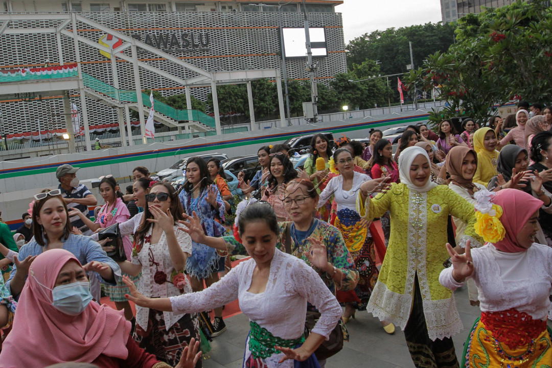 Parade Kebaya Nusantara juga diikuti dari berbagai kalangan usia, mulai dari siswi sekolah hingga wanita dewasa.