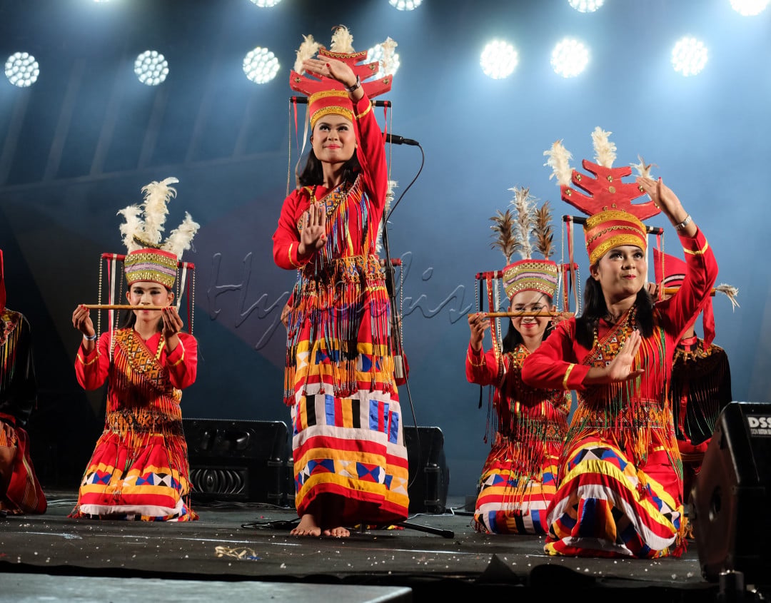 Indonesia menurut gw adalah negara dengan banyak tarian tradisionalnya ???????????????????
