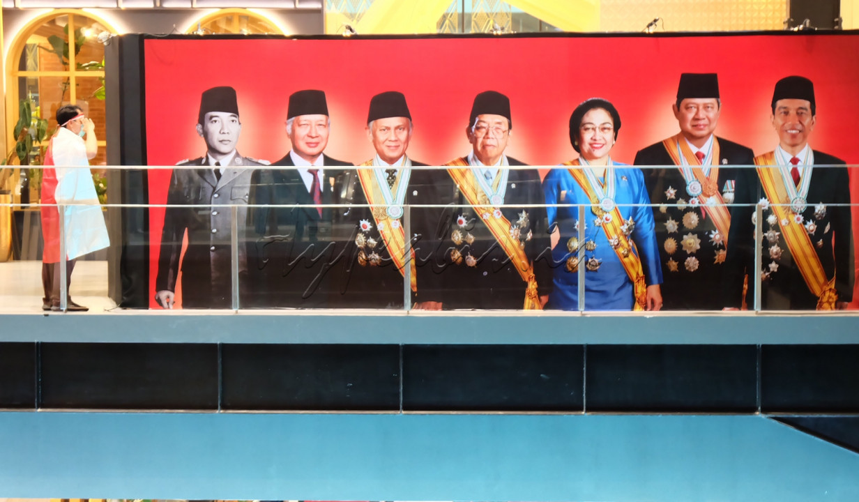 Johanes chandra nurcahyo _ 088299032017 _ Total ada 7 pemimpin yang sudah memimpin negara Republik Indonesia. Sudah seharusnya kita menghargai dan menghormati&nbsp; mereka sebagai bentuk terima kasih atas kerja keras yang dilakukan pemimpin kita dalam membangun negara Republik Indonesia ini.