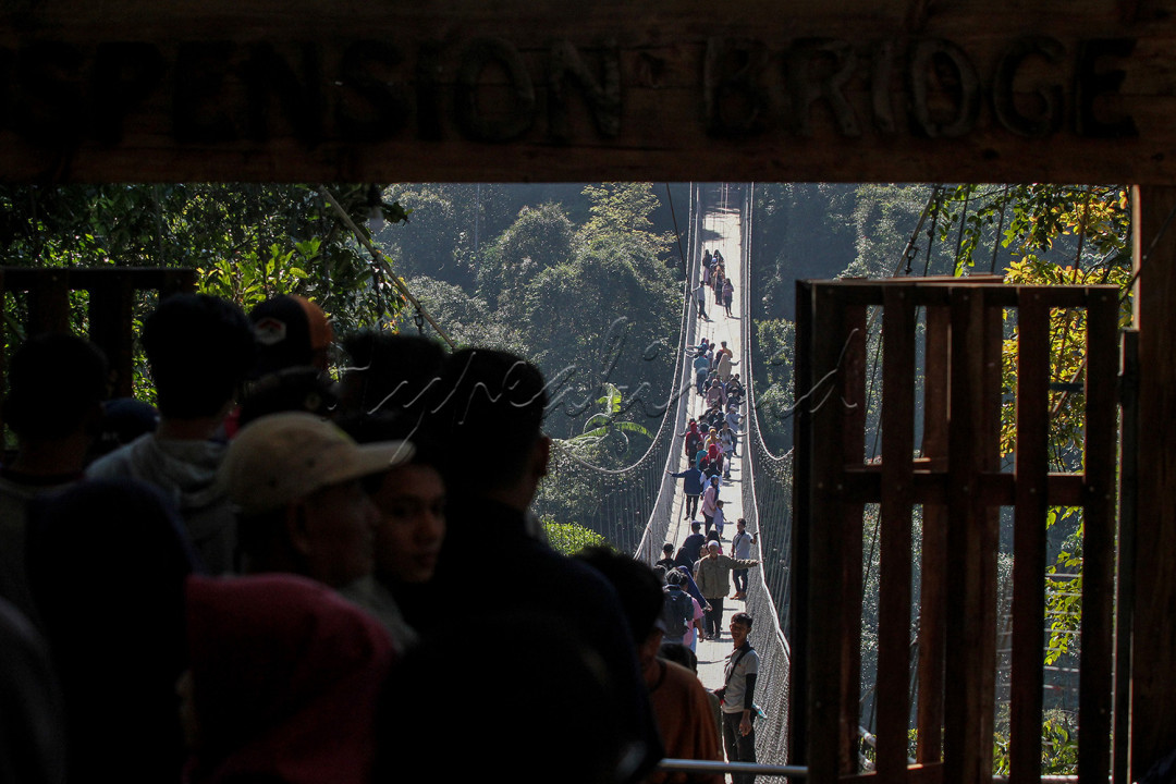 Jembatan ini berlokasi di Taman Wisata Alam Situ Gunung, Sukabumi &ndash; Jawa Barat.<!--/data/user/0/com.samsung.android.app.notes/files/clipdata/clipdata_bodytext_220823_142934_270.sdocx-->