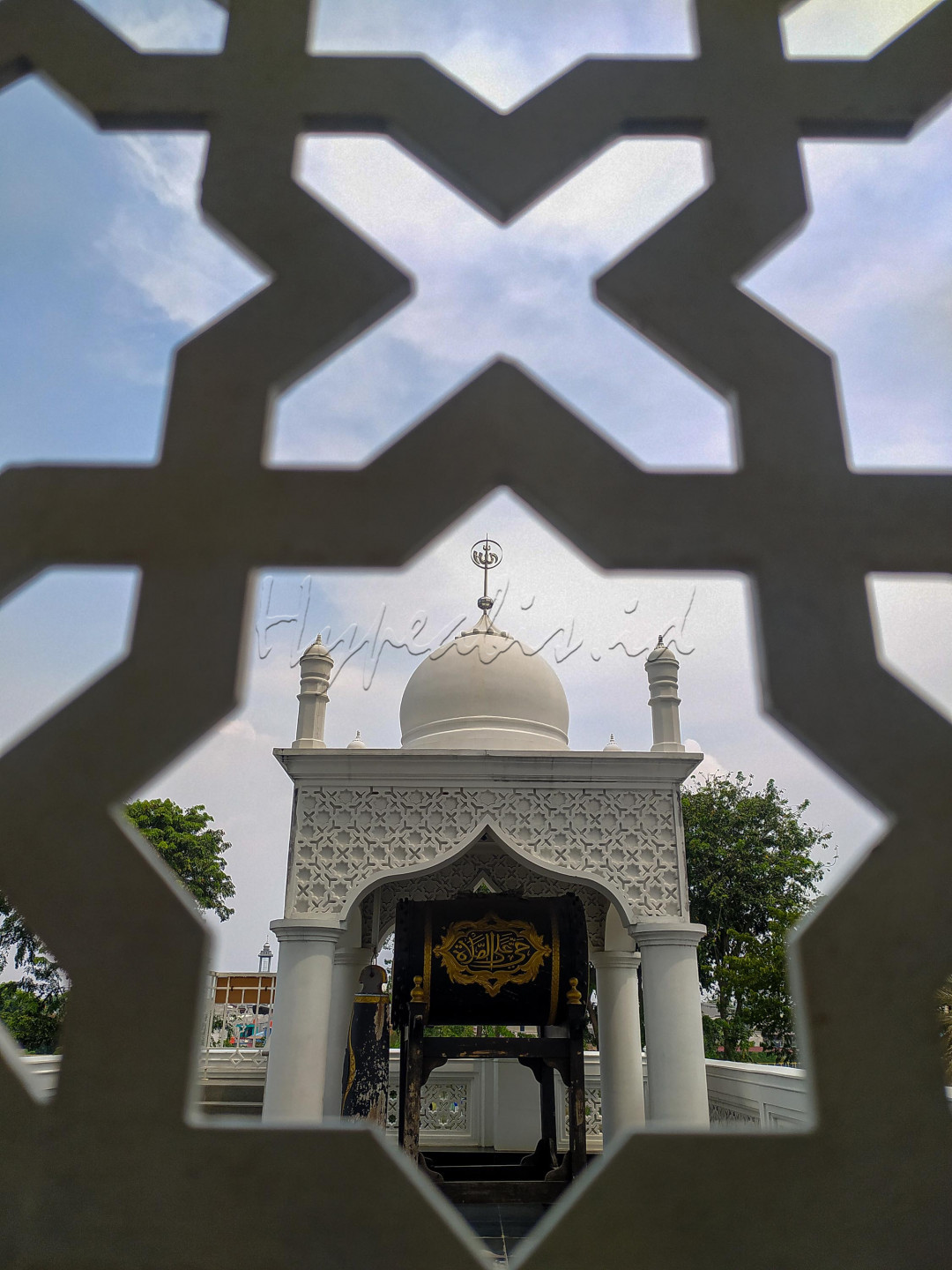 Diharapkan, dengan masjid ini bisa menjadi sebuah pembuktian cinta sang pemilik kepada Allah, kepada agama Islam, dan juga kepada keluarganya.
<div>&nbsp;</div>

<div>&nbsp;</div>