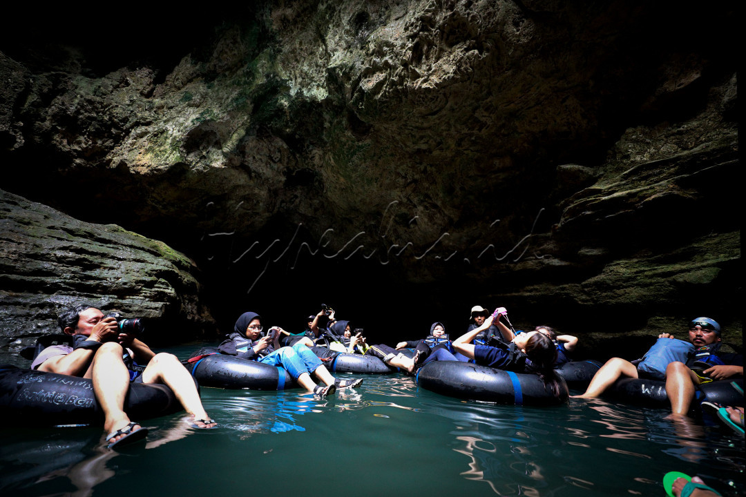Goa Pindul merupakan wisata kekinian yang sudah banyak diketahui oleh banyak wisatawan. Letaknya di Dusun Gelaran, Desa Bejiharjo, Kecamatan Karangmojo, Kabupaten Gunung Kidul.