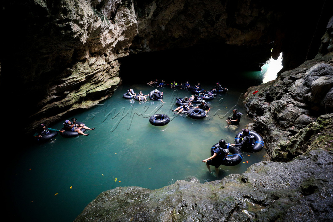 Tempat ini menjadi salah satu wisata andalan kawasan Gunung Kidul karena memiliki daya tarik dimana wisatawan bisa melakukan aktivitas Cave Tubing atau menyusuri Goa dengan menggunakan pelampung.