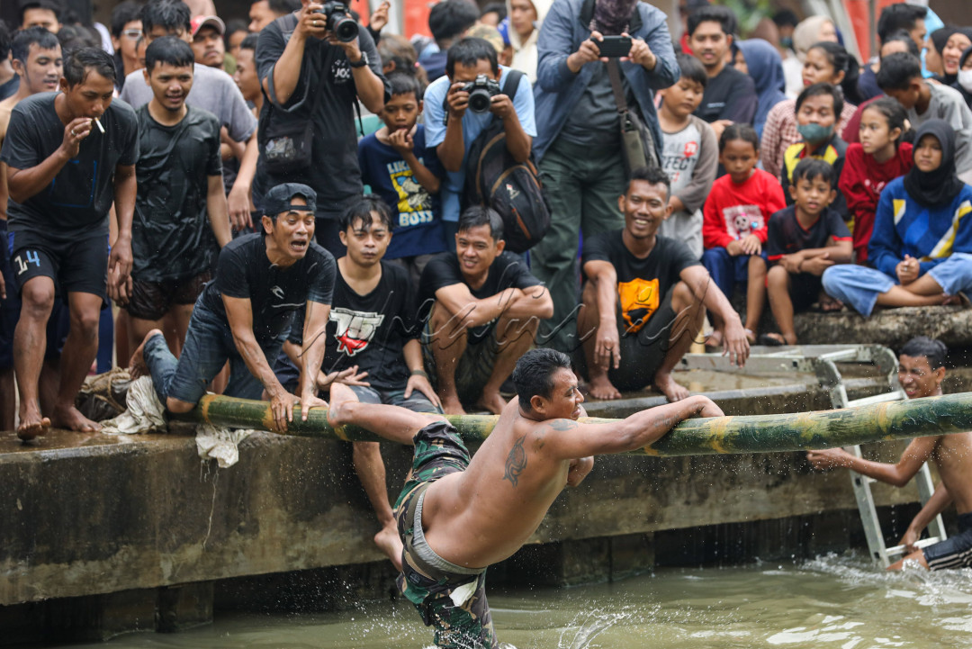 Perlombaan tersebut telah menjadi tradisi warga sejak tahun 1981. Namun sejak dua tahun terakhir terpaksa ditadakan akibat Pandemi Covid-19.
