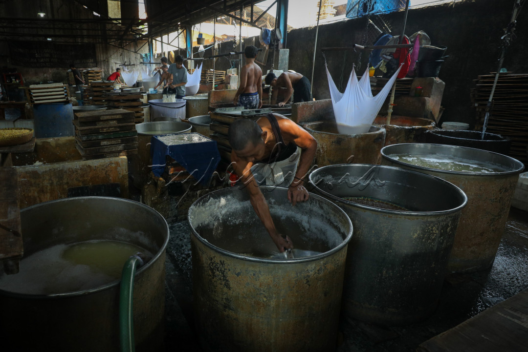 Para perajin tahu mengatakan dengan adanya sentra tahu ini diharapkan dapat meningkatkan perekonomian para perajin tahu dan lingkungan sekitar. Terlebih para perajin tahu yang berada di kawasan duren tiga saat ini merupakan penerus dari usaha yang dirintis keluarga mereka sebelumnya.