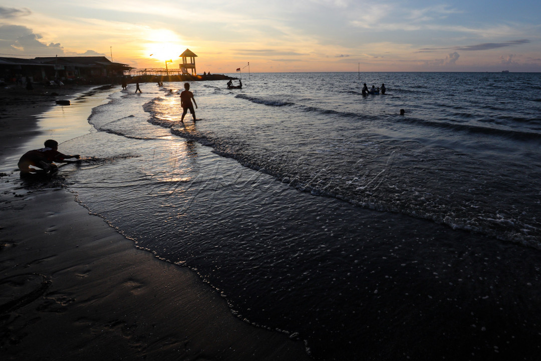 Pantai ini merupakan obyek wisata yang terletak di utara Pulau Jawa, tepatnya di Pamanukan, Kabupaten Subang, Jawa Barat.