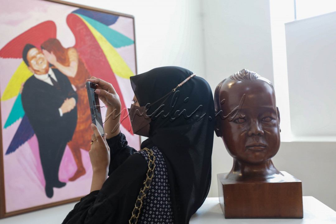 Adapun memoar adalah bentuk sastra nonimajinatif yang berupa kenangan pada satu&nbsp;masa, tentang kehidupan seseorang, sosok, atau tokoh yang memiliki nilai-nilai. Dalam konteks&nbsp;pameran ini, memoar berkaitan dengan kenangan sejarah.