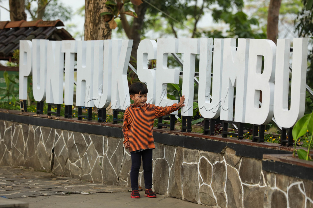 Lerletak di Dusun Kurahan, Karangrejo, Borobudur, Kabupaten Magelang, penamaan objek wisata tersebut disesuaikan dengan posisi bukit atau punthuk yang berbentuk bulat.&nbsp;