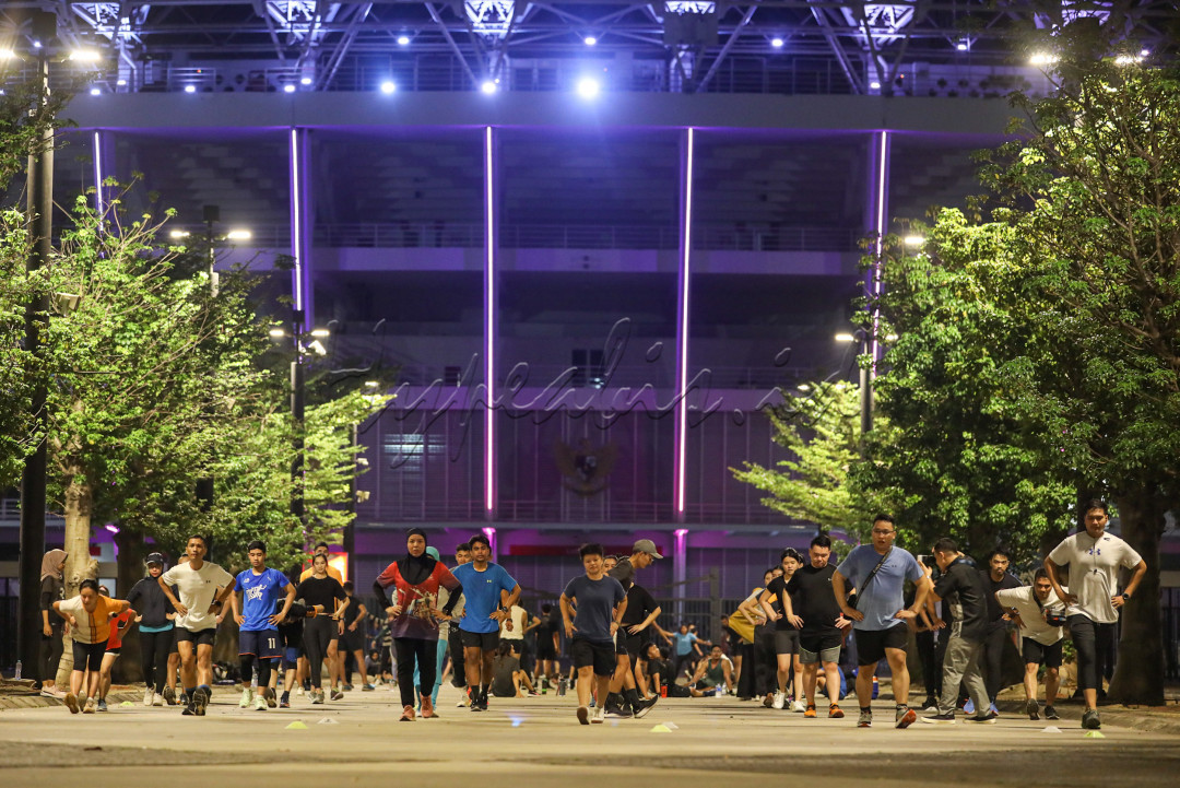 UA Run Crew merupakan sebuah komunitas lari yang secara resmi dibentuk dan didukung oleh Under Armour Indonesia.