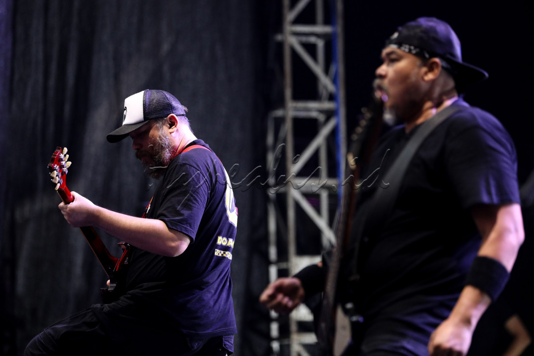 Kental dengan aroma nostalgia, band beraliran punk rock alternatif ini menghipnotis penggemar saat mengisi acara puncak HUT salah satu bank BUMN di Istora Senayan.