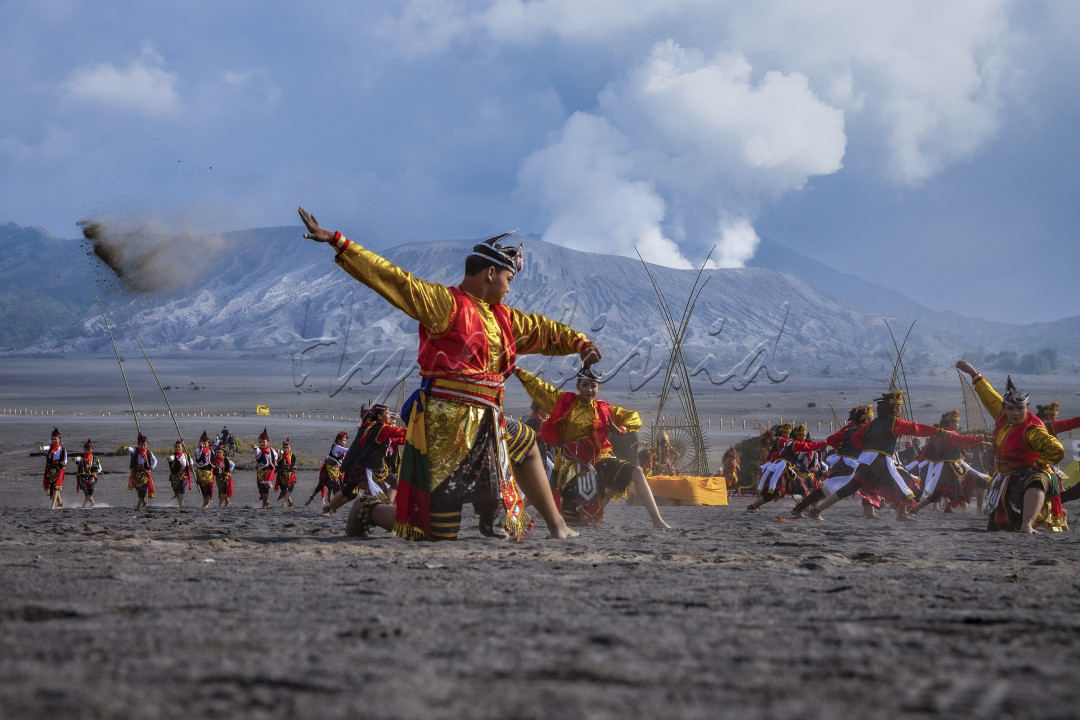 Tari Kiprah Glimpang salah satu tarian dalam rangkaian acara festival budaya Eksotika Bromo 2022 yang mengambil tema Ruwat Rawat Segoro Gunung tujuan diadakan festival ini salah satunya adalah untuk memajukan Pariwisata Ekonomi Kreatif di wilayah Bromo Tengger Semeru<br />
&nbsp;