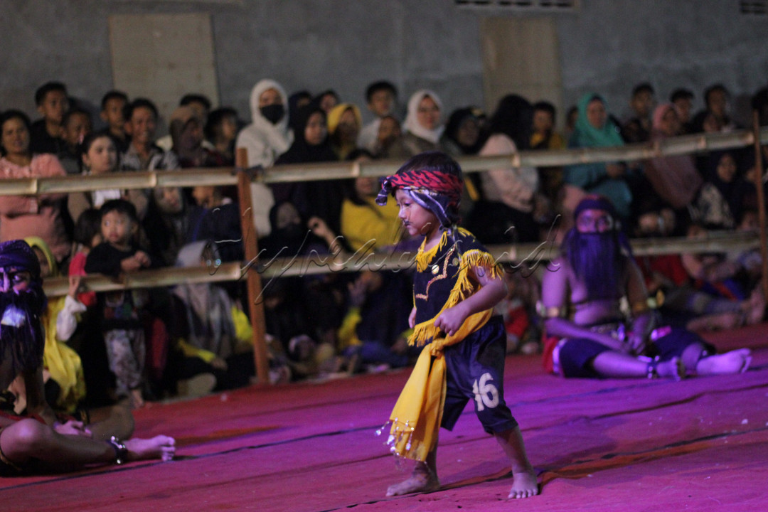 Penjaga zaman sejatinya adalah mereka "anak-anak" disamping itu merekalah guru sejati dalam apapun, mereka tak mengenal lelah dalam mencapai apa yang mereka sukai, mereka juga tak butuh pengakuan dalam pencapaiannya.