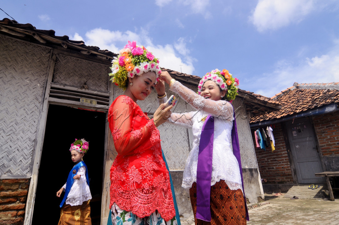 <a href="http://Setiap di awal musim tanam Para gadis dan pemudanya Desa Lelea Kecamatan Lelea Indramayu mengadakan acara tradisi NGAROT dan biasanya acara ngarot mengikuti hari yang di tentukan yaitu jatuh pada hari rabu bukan di tanggal acara nya Dan itu jatuh di hari Rabu minggu pertama atau rabu minggu kedua dan minggu ke 3 atau ke 4 di mulai awal musim penghujan atau musim masa tanam">http://Setiap di awal musim tanam Para gadis dan pemudanya Desa Lelea Kecamatan Lelea Indramayu mengadakan acara tradisi NGAROT dan biasanya acara ngarot mengikuti hari yang di tentukan yaitu jatuh pada hari rabu bukan di tanggal acara nya Dan itu jatuh di hari Rabu minggu pertama atau rabu minggu kedua dan minggu ke 3 atau ke 4 di mulai awal musim penghujan atau musim masa tanam</a>