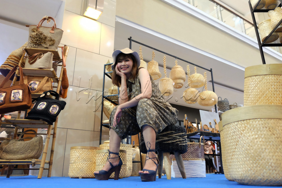 Pemerintah bersama pelaku UMKM mengadakan pameran di Mall, Yogkarta, Jum'at (2/12/2022).<br />
Pameran UMKM yang digelar, diharapkan bisa meningkatkan ekonomi para pelaku UMKM.