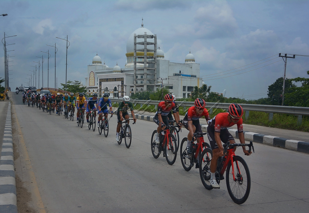 Tour De Siak Balap Sepeda Bertaraf Internasional<br />
Yang di hadiri dari beberapa negara seperti Malaysia, Singapura, Brunei Darussalam, dan Filipina.
