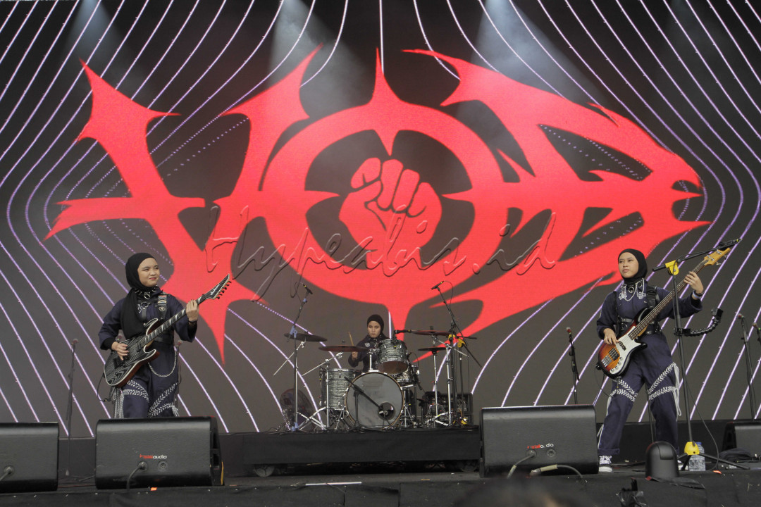 Selain itu tampil juga band metal asal Garut yaitu Voice of Baceprot yang dipunggawai oleh Marsya, Sitti, dan Widi.&nbsp;