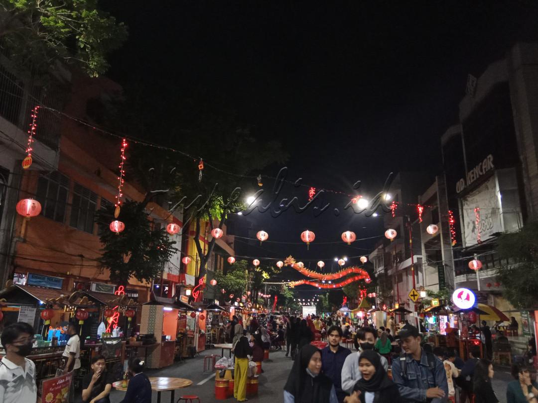 Salah satu destinasi wisata weekend yang dapat dikunjungi oleh warga kota Surabaya maupun selainnya. Destinasi wisata ini terletak di Jalan Kembang Jepun, yang mana dapat diakses dengan kendaraan pribadi maupun kendaraan umum. Terdapat beraneka ragam kuliner yang dapat dirasakan oleh pengunjung wisata tersebut.&nbsp;<br />
&nbsp;