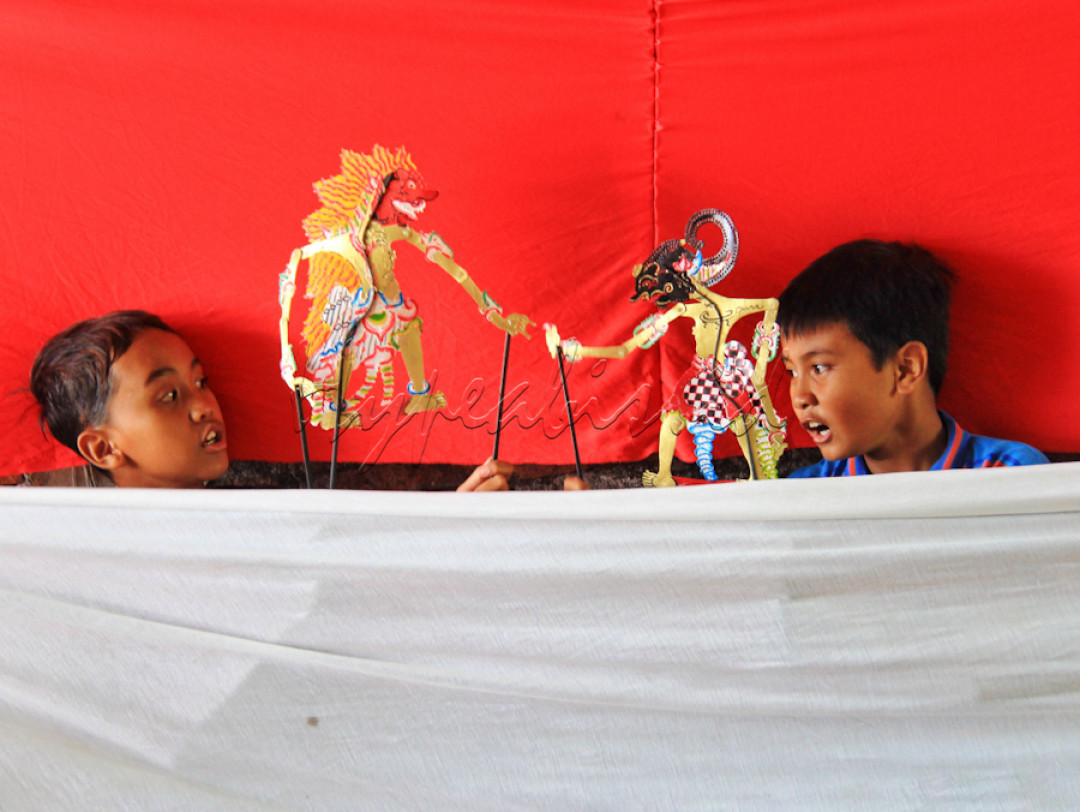 Mengenalkan sejak dini tentang arti kebudayaan Indonesia yang kaya akan keberagaman budayanya