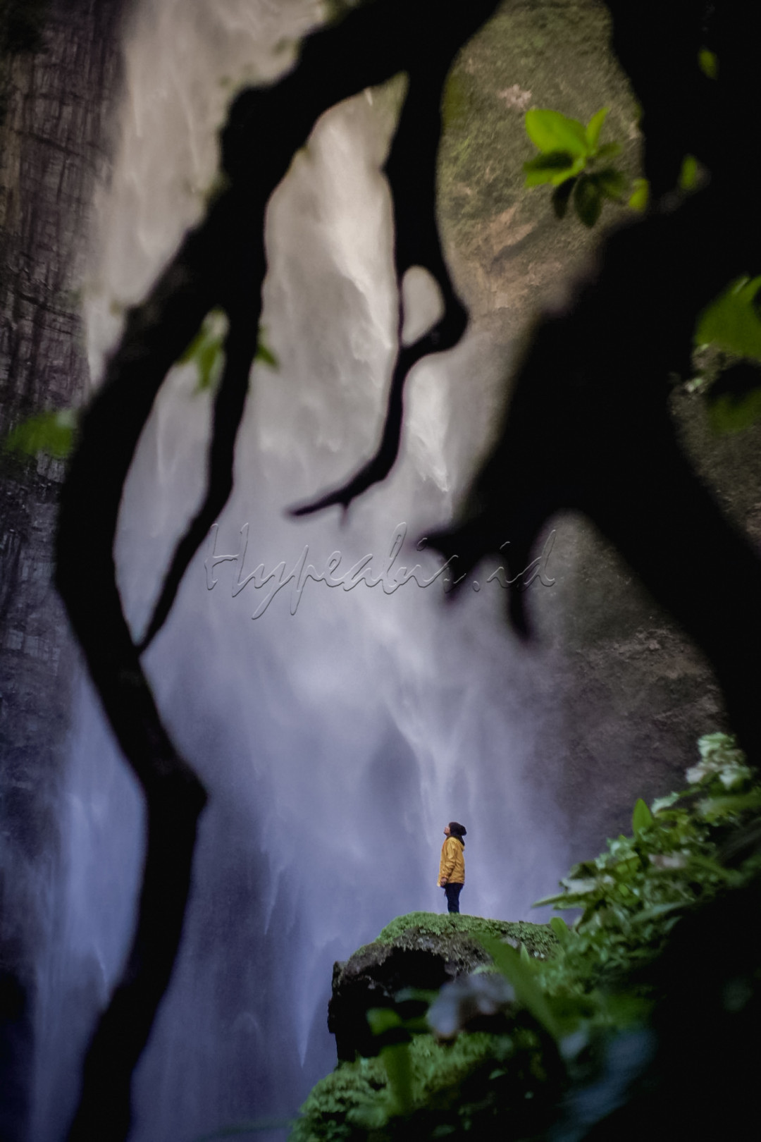 PARIWISATA INDONESIA ]<br />
<br />
Indonesia memiliki destinasi wisata yang lengkap untuk sekedar healing maupun liburan, mulai dari gunung, laut hingga rekreasi kota.<br />
<br />
Alam merupakan salah satu anugerah terindah yang diciptakan oleh Tuhan. Mulai dari gunung, pantai, hutan, gurun, hingga danau pun tampak begitu elok di mata manusia. Tak hanya tempat-tempat tersebut, objek di sekitar kita seperti tanah, air, pepohonan, hingga binatang juga termasuk ke dalam&nbsp;alam.<br />
<br />
Manusia hidup berdampingan dengan alam. Dengan menjaga alam, kamu berkontribusi memberikan warisan tak ternilai bagi generasi mendatang. Dengan menjaga alam, manusia dapat menikmati keindahannya sekaligus mendapat banyak pelajaran dari alam semesta.<br />
<br />
Ikuti lomba foto NUSANTARA SAKTI&nbsp;<br />
<br />
#lombafotobisnisindonesia<br />
#hypeabisid<br />
#bisnisindonesiafoto