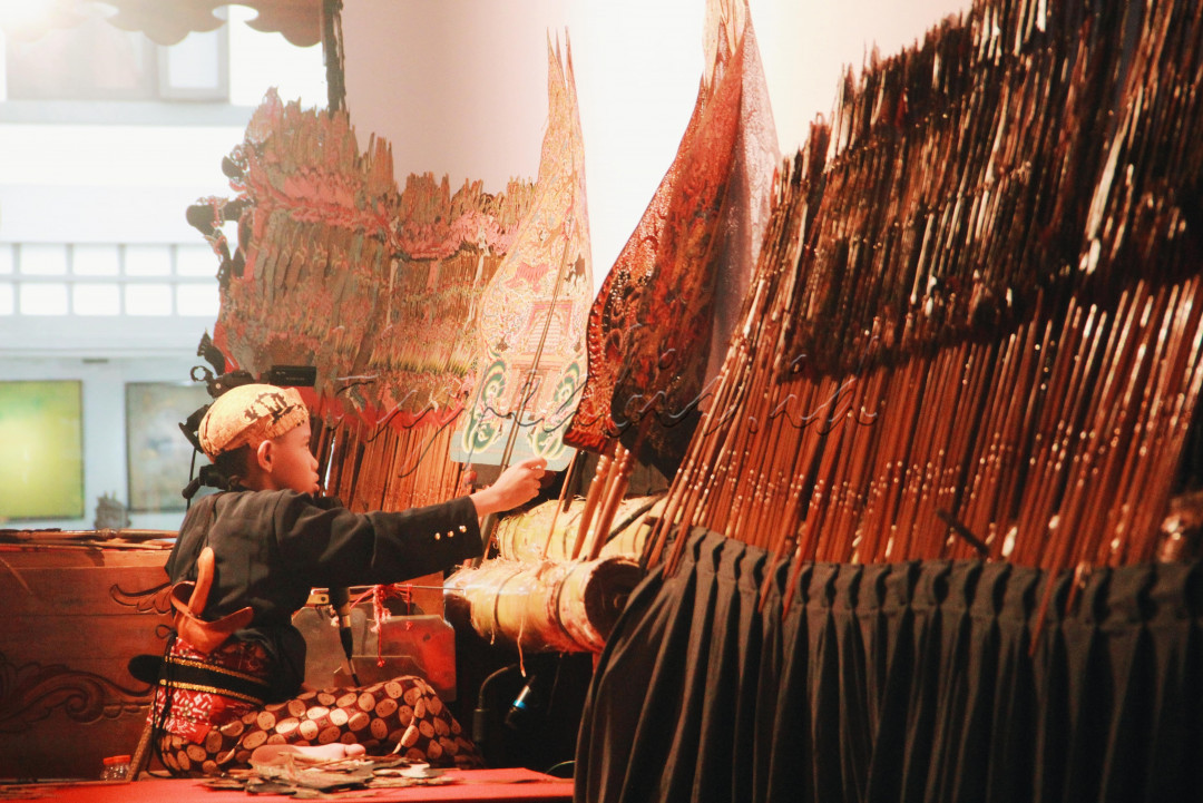 Pemerintah di Indonesia seharusnya mendukung generasi muda untuk mempertahankan budaya bangsa, seperti menyelenggarakan gelar seni parade wayang dalam memperingati Hari Wayang Nasional, jatuh pada tanggal 7 November 2022.<br />
<br />
Sebagai upaya perlindungan dan mempertahankan seni budaya wayang, harus dikenalkan sejak dini kepada anak-anak, pelajar, dan generasi muda.