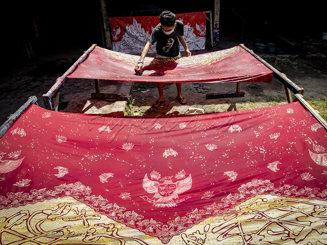 Karya batik dengan motif burung garuda untuk memperingati HUT RI sebagai bentuk dari proses kreativitas tiada henti saat pandemi.