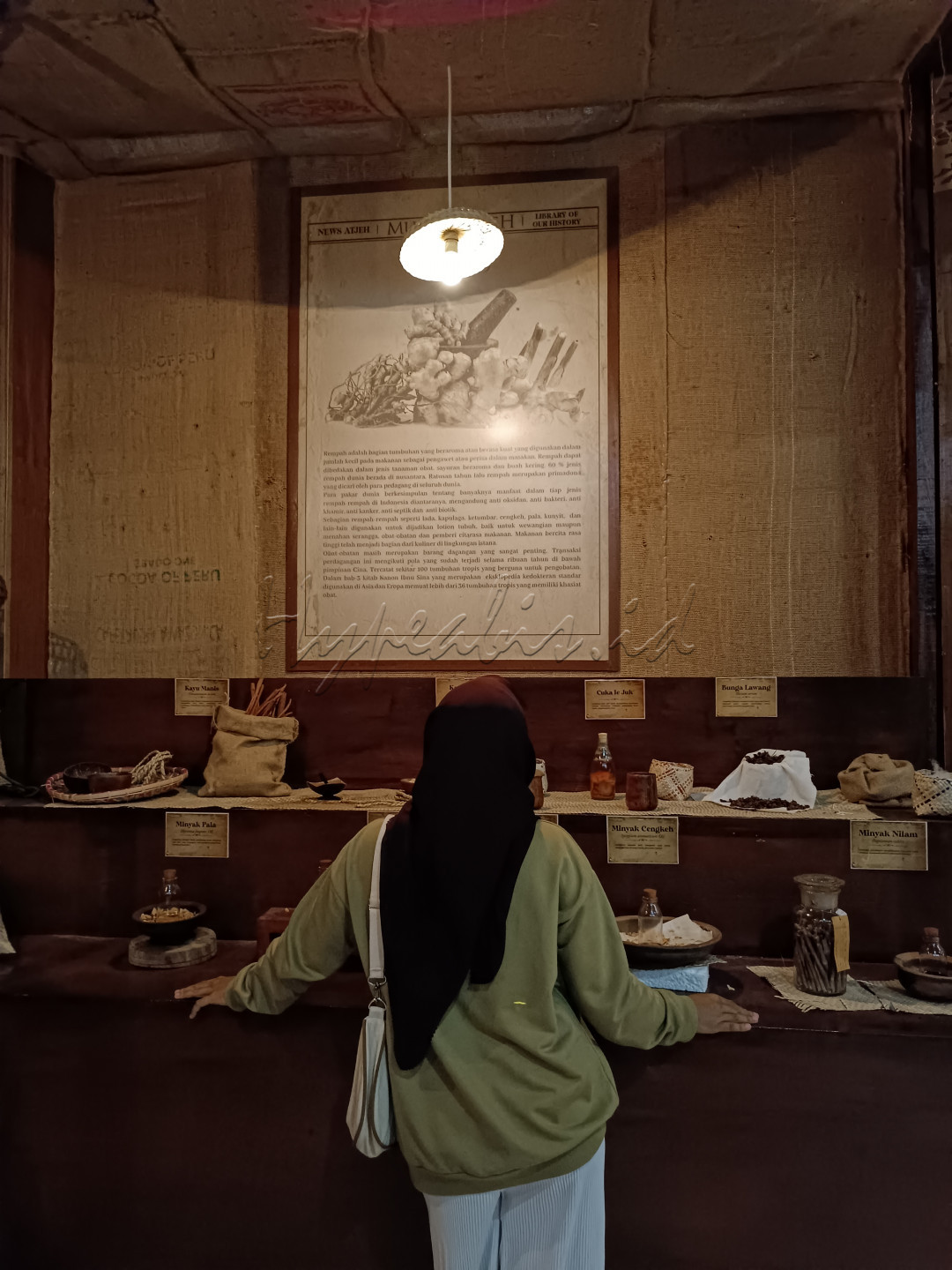 Aceh simpul dalam jalur rempah Indonesia.<br />
.<br />
"Lada, Kayee Mameh, Bungoeng Laweung, Manjakani....."<br />
.<br />
Kekayaan rempah Aceh yang dilirik bangsa penjajah sejak dua abad lalu (1837-1870M) dalam KItab Tajul Muluk Karna Syeikh Ismail Aceh disebut sebagai bahan utama kuliner dan pengobatan alternatif.