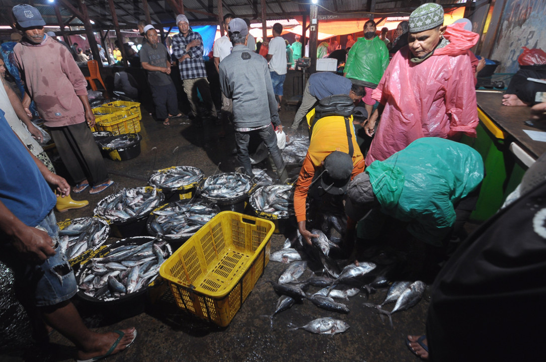 Pasar ikan GAUNG kota PADANG ini menjadi sentra bisnis ekonomi perikanan yg menyediakan suplai produk perikanan yg bermutu aman dan terjangkau harganya jg dapat meningkatkan perekonomian masyarakat indonesia.&nbsp;