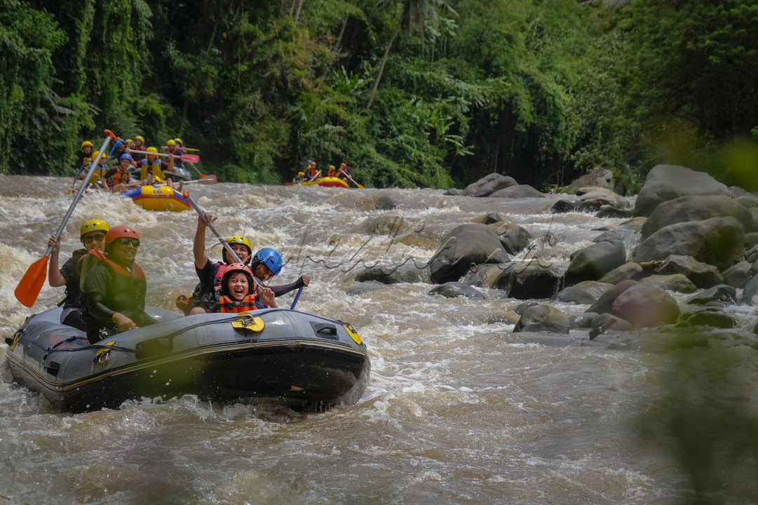 Wisata arung jeram Kali Elo Magelang yang selama pandemi tidak bisa beroperasi, kini mulai kembali normal. Wisatawan mulai ramai kembali berwisata di sekitar Candi Borobudur dan banyak tertarik berwisata arung jeram.&nbsp;