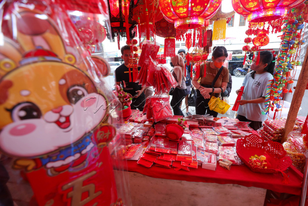 Berdasarkan penanggalan China, tahun 2023 ini merupakan tahun kelinci. Oleh karenanya pernak-pernik bergambar kelinci paling laris dibeli pelanggan.