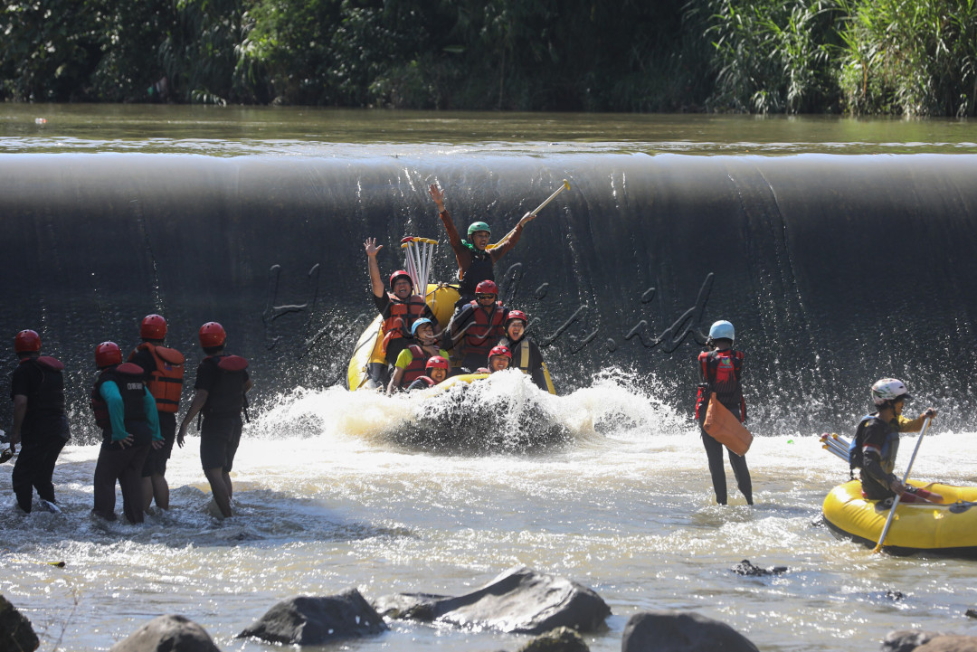 Grade atau kelas sungai untuk rafting mulai dari terdiri dari I, II, III, IV, V, VI. Grade I mempunyai level yang sangat mudah, sedangkan grade VI adalah grade paling sulit. Sebelum memutuskan untuk rafting, ketahui dulu level sungai yang akan diarungi.
