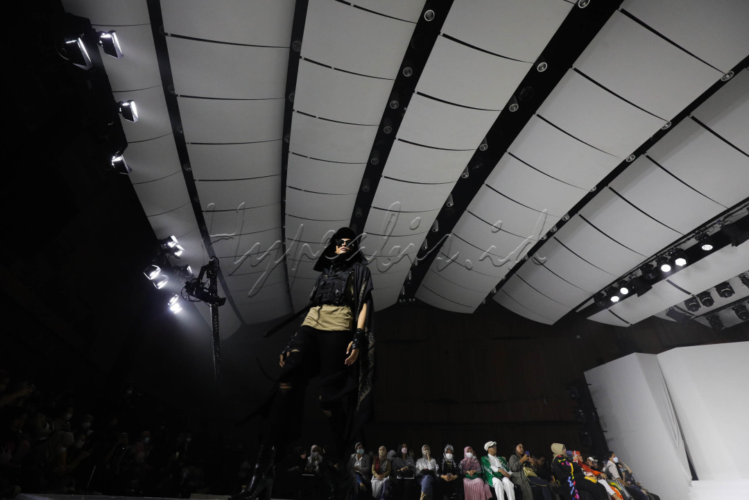 JFT 2023 juga menampilkan Fashion Parade karya 12 fashion designer syar&rsquo;i, 11 brand kids fashion dan 11 brand/fashion designer dari 11 daerah di Indonesia, yaitu Jambi, Kediri, Kalimantan Utara, Sumatra Barat, Bandung, Yogyakarta, Maluku, Sibolga, Semarang, Surabaya dan Malang.