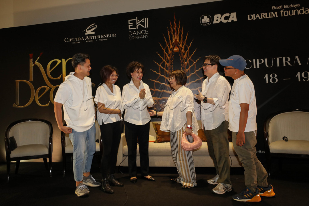 Tiket pertunjukan Ken Dedes dapat diperoleh di Loket.com mulai 13 Januari 2023 dengan harga mulai dari Rp 450.000. Khusus pengguna BCA (Credit Card, Debit Mastercard, Virtual Account) tersedia promo Early Bird dan promo diskon setelah Early Bird hingga 15%.<br />
<br />
&nbsp;