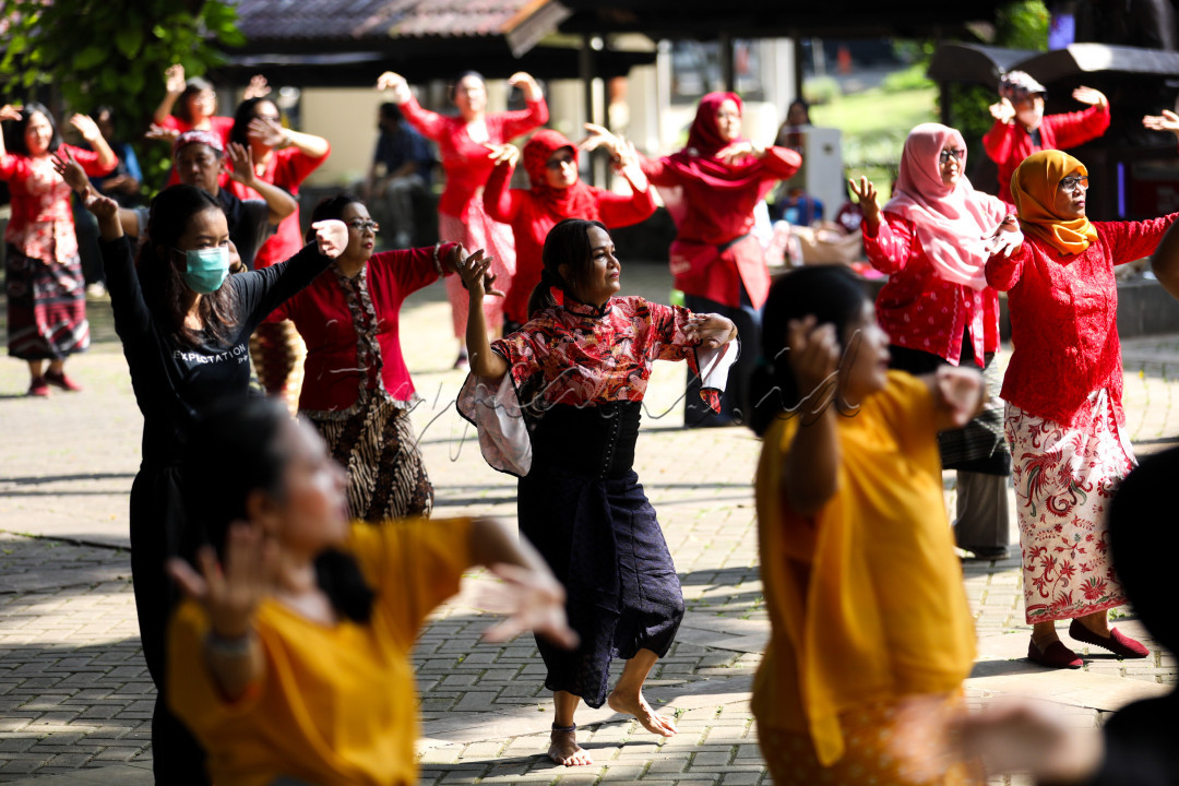 Sebagai medium untuk menampung masyarakat yang ingin menyalurkan minatnya di bidang seni dan budaya, komunitas ini rutin mengagendakan pentas tari dengan tema yang disesuaikan dengan hari - hari besar yang ada di Indonesia guna mengedukasi masyarakat mengenai pentingnya melestarikan budaya lokal.