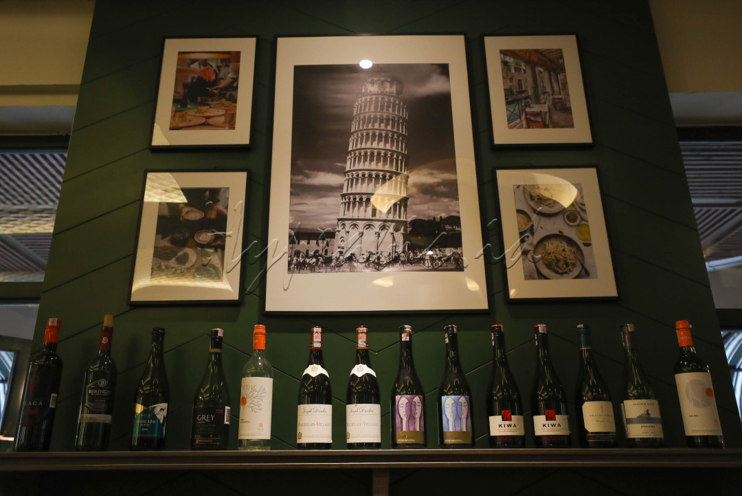 Sementara, untuk minuman tersedia Wine, Liqueur &amp; Beverage.
<div>&nbsp;</div>
