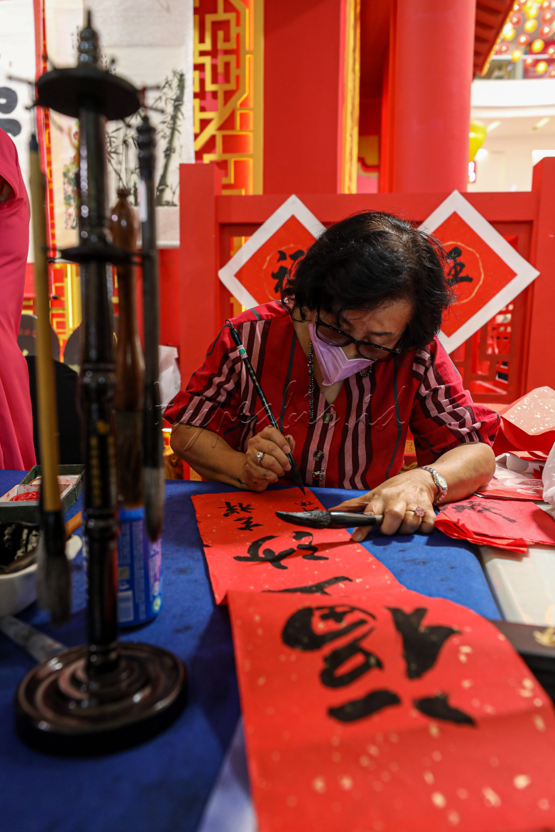 Kaligrafi China merupakan salah satu budaya utama China kuno, bersamaan dengan permainan musik yang menggunakan senar, permainan papan &ldquo;go&rdquo;, dan lukisan.<br />
<br />
&nbsp;