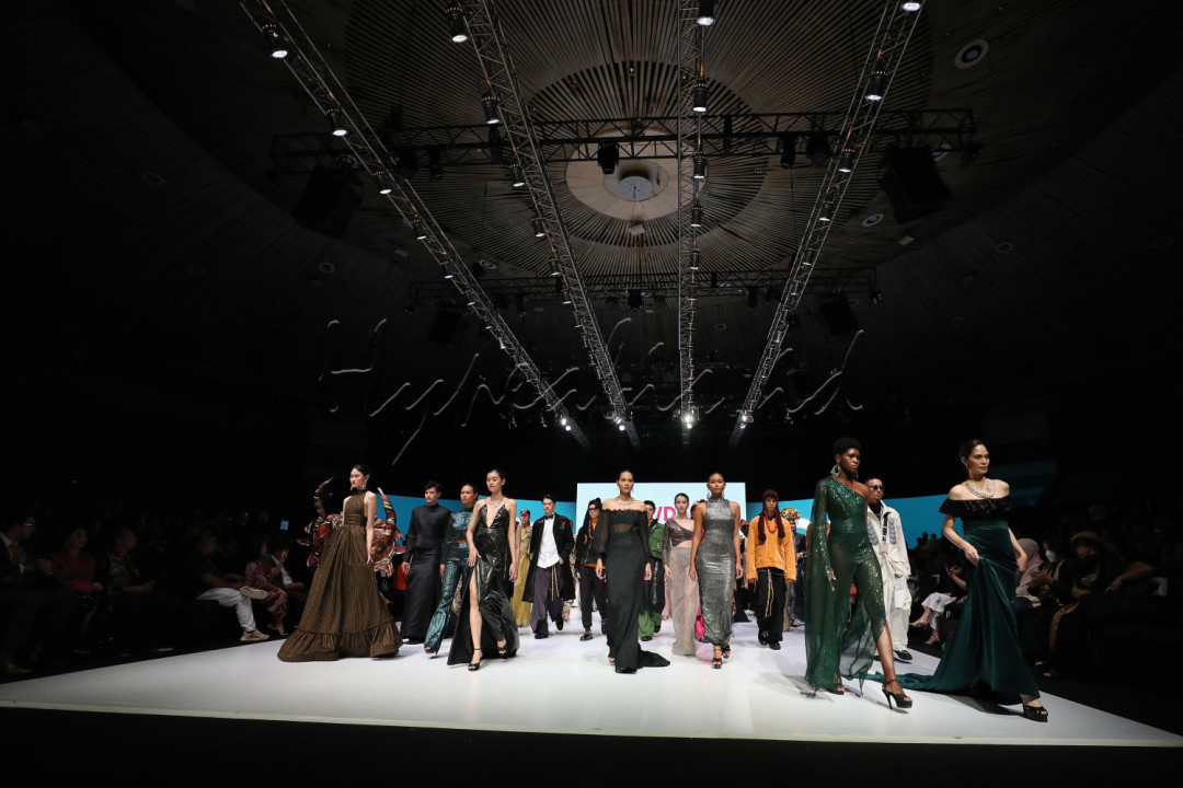 Terdapat sekitar 300&nbsp;perancang busana, 20 slot pagelaran busana, dan 400&nbsp;booth exhibitor talk show, trunk show, dan bazar kuliner yang akan ikut serta di IFW 2023.<!--/data/user/0/com.samsung.android.app.notes/files/clipdata/clipdata_bodytext_230222_194137_740.sdocx-->