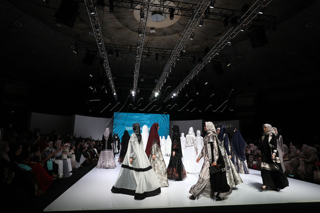 Dalam gelaran hari pertama, IFW 2023 mengangkat sesi Serene Modesty yang mengartikan mode fashion dengan konsep ketenangan dan kedamaian.&nbsp;<br />
&nbsp;